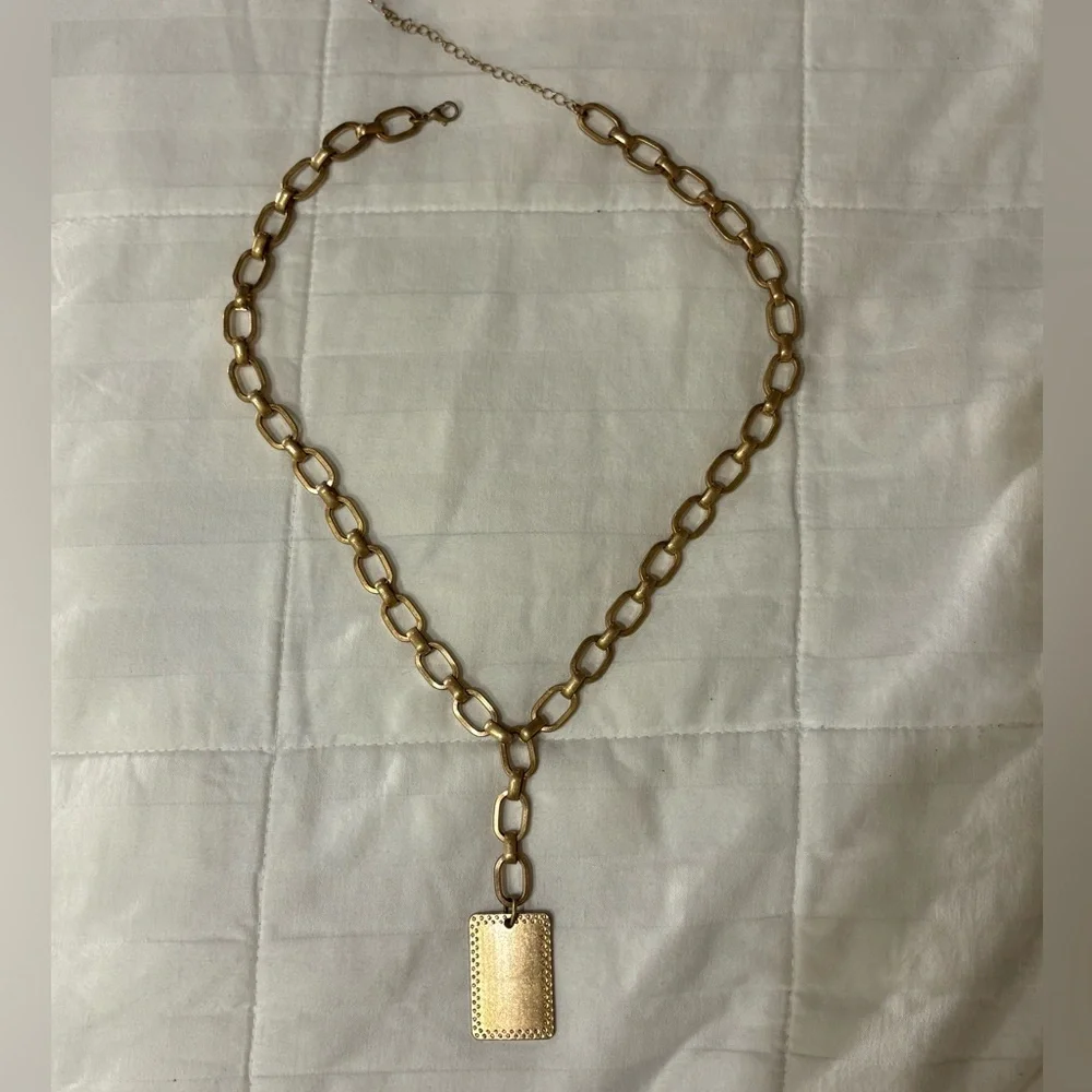 Gold Chain Necklace with Pendant - Picture 1 of 2